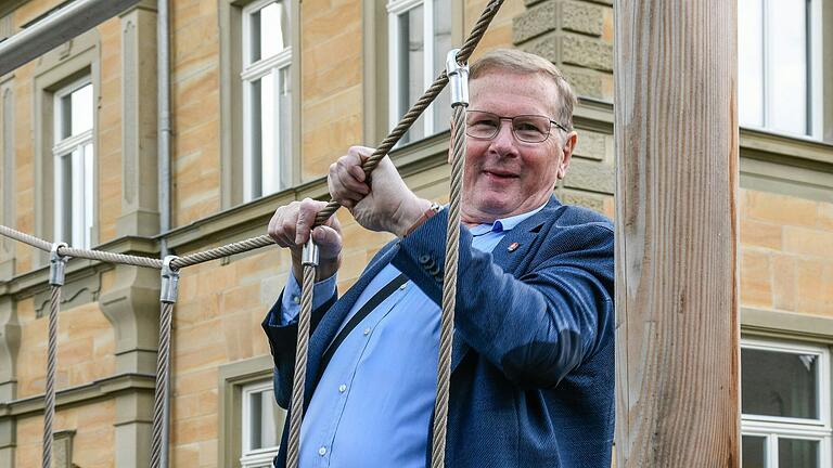 Gute Politik für das Dorf ist manchmal ein Drahtseilakt. Wülfershausens CSU-Bürgermeister Wolfgang Seifert will diesen Balanceakt ein drittes Mal wagen. Gute Politik für das Dorf ist manchmal ein Drahtseilakt. Wülfershausens CSU-Bürgermeister Wolfgang Seifert will diesen Balanceakt ein drittes Mal wagen.