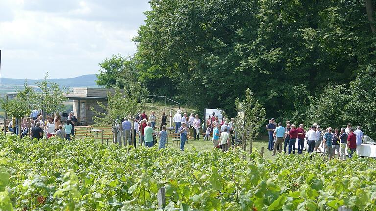 Großer Zuspruch auf dem Plateau des Vogelsang-Balkons, dem neuen Terroir F 'Wein und Adel' am Weinbergshäusle.