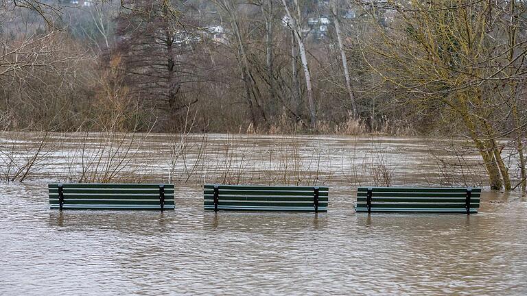 Der Mainpegel erreichte seinen Scheitelpunkt in Würzburg am Mittwochmittag. Das Foto zeigt die Mainwiesen im Stadtteil Sanderau einen Tag zuvor.