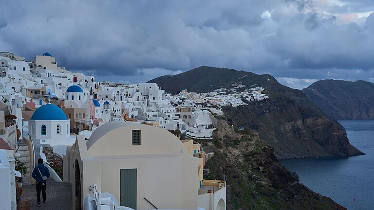 Santorini - Die Erdbebenserie rund um die griechische Urlaubsinsel Santorini dauert an. (Foto vom 4.2.) Santorini - Die Erdbebenserie rund um die griechische Urlaubsinsel Santorini dauert an. (Foto vom 4.2.)