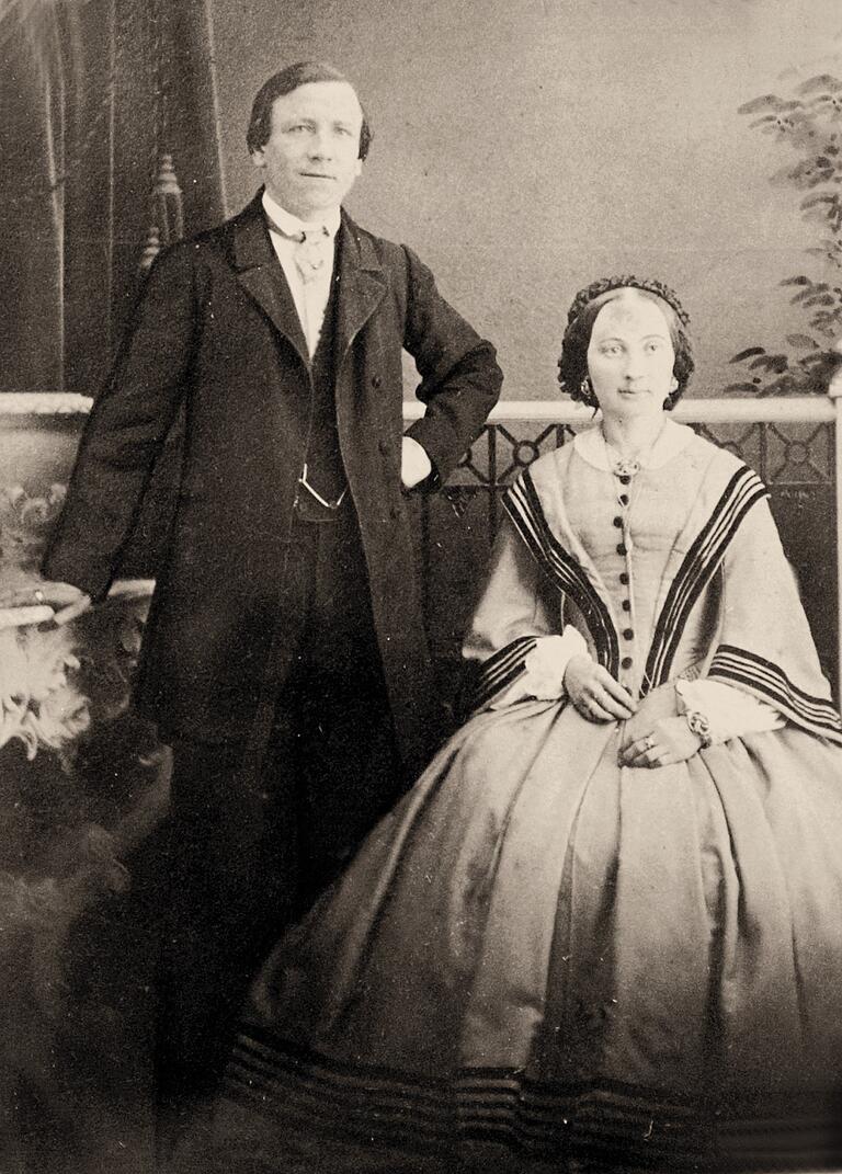 Der Firmengründer Julius Friedrich Krönlein mit Magdalena Krönlein