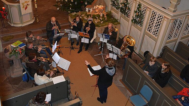 Begeisterte Zuhörer beim Konzert des Posaunenchors Heßdorf-Höllrich-Weickersgrüben unter der Leitung von Magdalena Braun in der evangelischen Kirche.