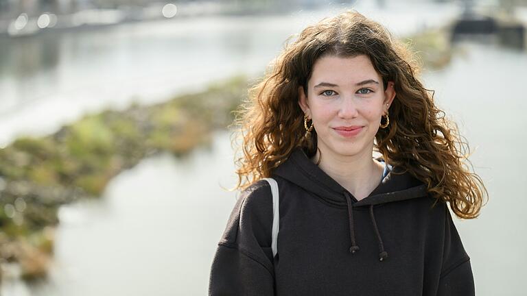 Felicia Stühler (19) in Ausbildung zur Erzieherin, aus Würzburg Felicia Stühler (19) in Ausbildung zur Erzieherin, aus Würzburg