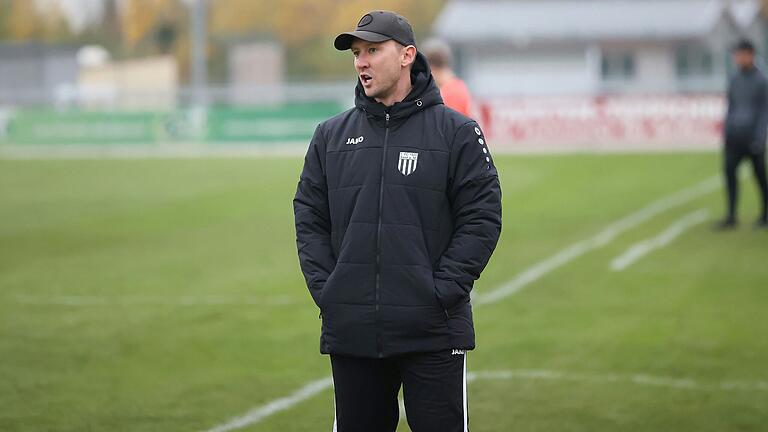 Vertrag vorzeitg verlängert: Maximilian Zang bleibt auch in der Saison&nbsp; 2025/26 Trainer des 1. FC Sand.&nbsp;