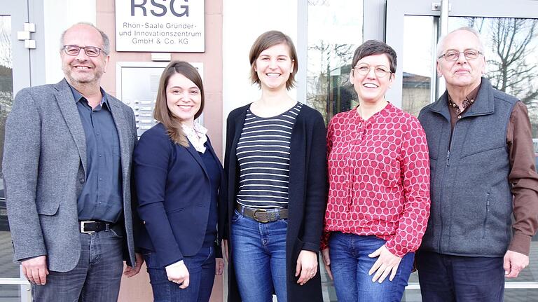 Die Lenkungsgruppe der Arbeitsgruppe Pflege in der Gesundheitsregionplus Bäderland Bayerische Rhön. Im Bild (von links) Georg Gißler (Schulleiter, BBZ Münnerstadt), Katrin Schor (Schulleiterin, bfz Bad Kissingen), Daniela Schmitt (Bäderland Bayerische Rhön), Marianne Masso (Schulleiterin, Helios Bildungszentrum Bad Kissingen), Jürgen Leiber (Schulleiter, Berufsfachschule für Krankenpflege der ESB Bad Neustadt)