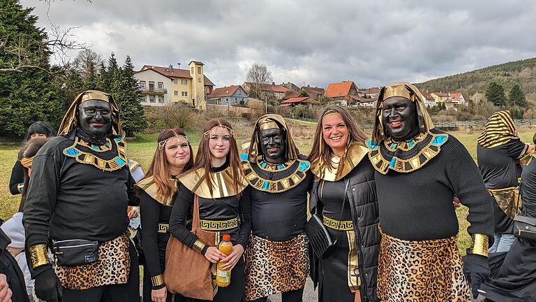 Zahlreiche Närrinen und Narren besuchten am Sonntag, 19. Februar 2023, den Faschingsumzug in Steinach.