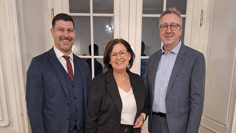 Auf dem Foto Uwe Ziegler, Margot Königsberger und Vorstandsvorsitzender Markus Merz.