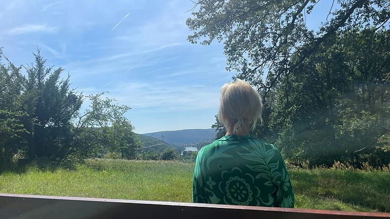 Das Tal zu Füßen: Vom Naturschutzgebiet Romberg aus hat man einen einmaligen Blick auf den Main. Das Tal zu Füßen: Vom Naturschutzgebiet Romberg aus hat man einen einmaligen Blick auf den Main.
