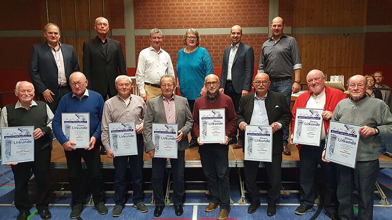 Geehrten mit der Urkunde: Karl-Heinz Aßmann, Rudolf Kretzer, Manfred Joa, Helmut Walter, Roland Rumpel, Herbert Rudolph, Willi Emmert, Michael Edlinger (vorne von links) sowie die Vorstandschaft des SV Eußenheim (hinten von links): Klaus Möhres, Joachim Sandrock, Thomas Wolf, Manuela Fretschner, Thorsten Walter, Christian Sandrock. Geehrten mit der Urkunde: Karl-Heinz Aßmann, Rudolf Kretzer, Manfred Joa, Helmut Walter, Roland Rumpel, Herbert Rudolph, Willi Emmert, Michael Edlinger (vorne von links) sowie die Vorstandschaft des SV Eußenheim (hinten von links): Klaus Möhres, Joachim Sandrock, Thomas Wolf, Manuela Fretschner, Thorsten Walter, Christian Sandrock.