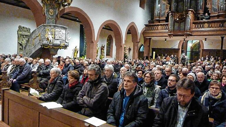 Andächtig in die Musik versunken waren die Zuhörer beim Silvesterkonzert in der Lohrer Stadtpfarrkirche St. Michael.