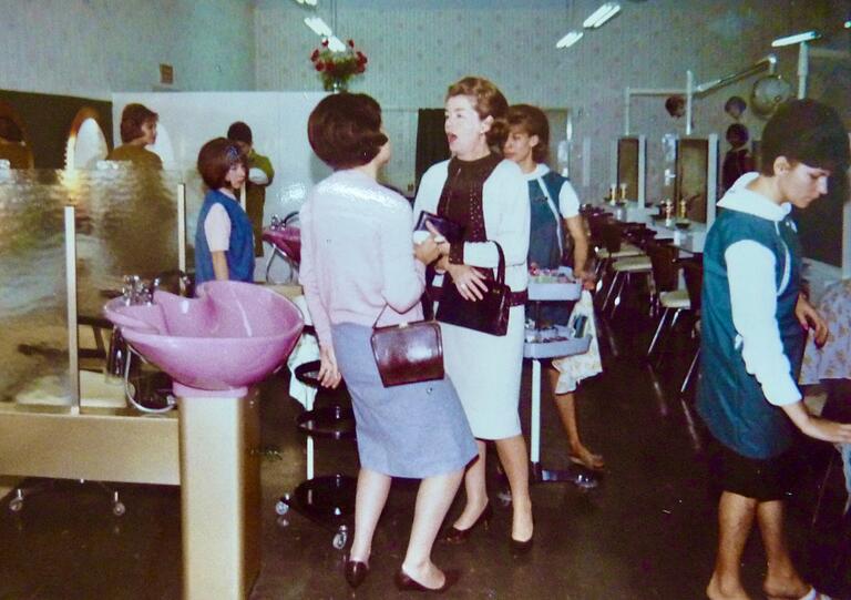 Blick in den Damensalon ('Beauty Shop') in den Leighton Barracks, den Ursula Koch von 1956 bis 1978 betrieb.