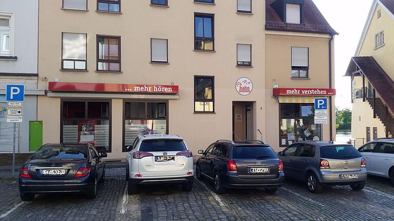 So wie die Werbung über der Filiale in Kitzingen, wird es die Stadt Schweinfurt nicht genehmigen. So wie die Werbung über der Filiale in Kitzingen, wird es die Stadt Schweinfurt nicht genehmigen.