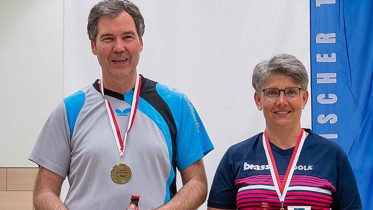 Siegreiches gemischtes Doppel aus Unterfranken: Jochen Hein (TSV Arnshausen) und Andrea Ott (Viktoria Wombach)