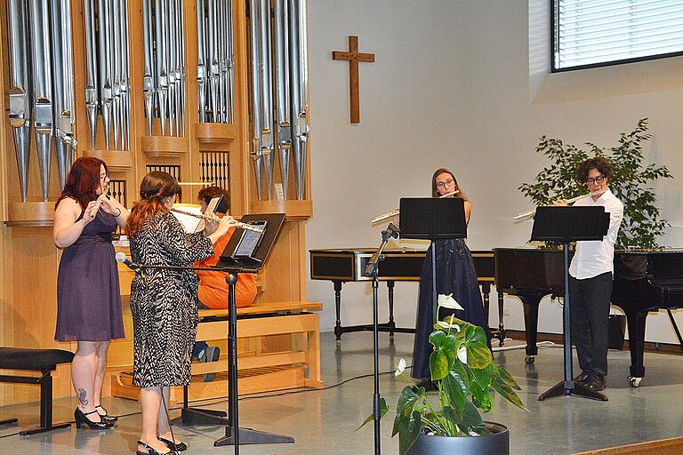 Leia Corona, Jessica Langen, Julia Spähler, Enrique Perez und Klaus-Henri Göbel an der Orgel begeisterten bei der Abschlussfeier mit dem Konzert G-Dur von Johann Melchior Molter