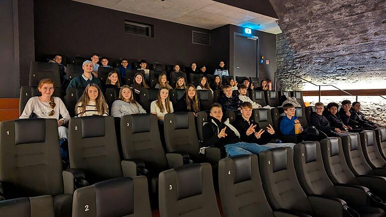 Lebendiger Französisch-Unterricht für die Schülerinnen und Schüler der Leo-Weismantel-Realschule beim 24. Cinéfête im Würzburger Central-Kino im Bürgerbräu.