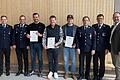 Auf dem Bild (von links): Stellvertretender Vorsitzender Lukas Sauer, stellvertretender Kommandant Christian Winkler, Christian Kuss, Stefan Höfling und Christoph Amthor (jeweils für&nbsp;25 Jahre aktiven Dienst geehrt), Kommandant Johannes Schmitt, Vorsitzender Stefan Gerhard, Bürgermeister Michael Hombach.