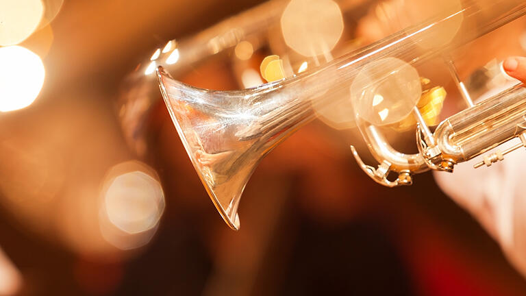 Detail of the trumpet closeup       -  Detail of the trumpet closeup in golden tones