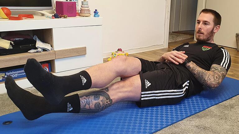 Schweinfurter Fußball-Trainer gibt 5 Fitness-Tipps fürs Wohnzimmer