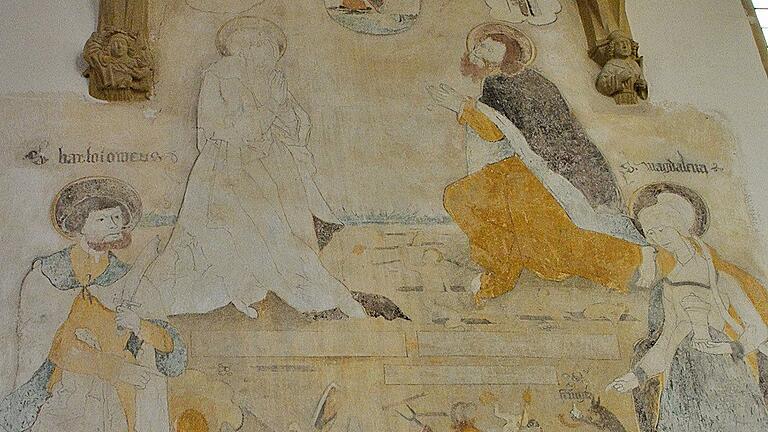 Wandmalereien beeindrucken in der Dorfkirche im thüringischen Bibra. Hier die Darstellung des jüngsten Gerichts im Chor der Kirche. Die Wandmalereien haben eine auffallende Ähnlichkeit mit der Darstellung des Jüngsten Gerichts an der Stadtpfarrkirche Bad Königshofen und der Marienkirche in Würzburg Wandmalereien beeindrucken in der Dorfkirche im thüringischen Bibra. Hier die Darstellung des jüngsten Gerichts im Chor der Kirche. Die Wandmalereien haben eine auffallende Ähnlichkeit mit der Darstellung des Jüngsten Gerichts an der Stadtpfarrkirche Bad Königshofen und der Marienkirche in Würzburg