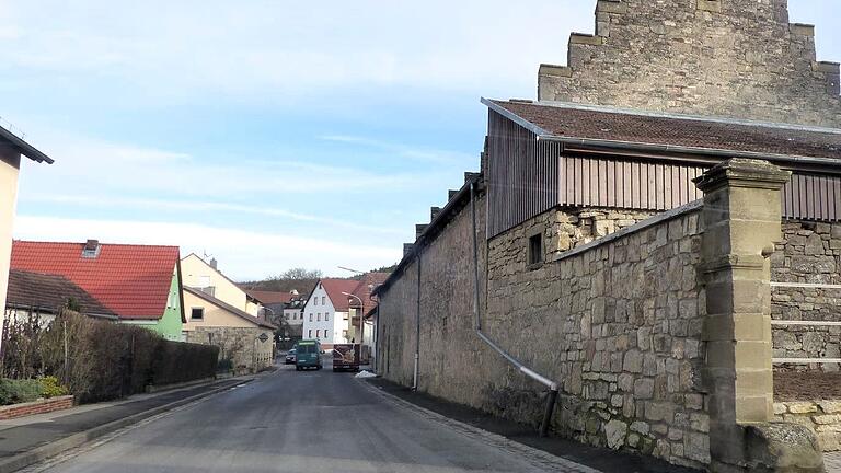 So richtig schön sieht die Münnerstädter Straße in Strahlungen nicht aus. Sie soll schöner werden.