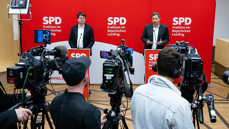 'Erfolg ist, dass man gewinnt': SPD-Bundeschef Lars Klingbeil (rechts) will Bayern-SPD-Chef Florian von Brunn (links) in Landtagswahlkampf unterstützen. Der hat für die nach wie vor schwächelnden Genossen als Wahlziel selbstbewusst '15-Prozent-plus-X' ausgegeben.