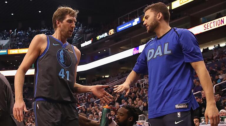 Zwei Würzburger in Dallas: Dirk Nowitzki und Maximilian Kleber. Zwei Würzburger in Dallas: Dirk Nowitzki und Maximilian Kleber.