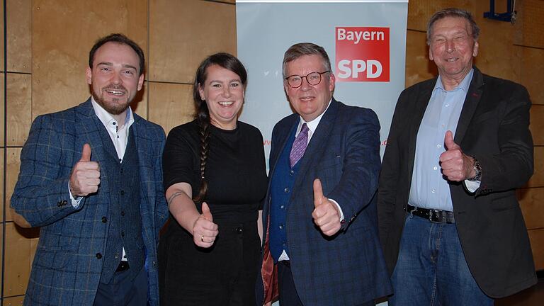 Beim Politischen Aschermittwoch des SPD-Kreisverbandes sprachen (von links) Mainstockheims Ortsvereins-Vorsitzender Maurice Then, Landtags-Direktkandidatin Eva-Maria Weimann und Landtagsabgeordneter Volkmar Halbleib, sie bekamen Zuspruch von Vizelandrat Robert Finster.