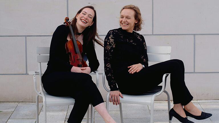 Larissa Cidlinsky (Violine) und Kathrin Isabelle Klein (Klavier) konzertieren am 7. April im Musikpavillon in Uffenheim.