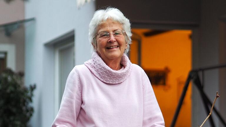 Gudrun Bock aus Kitzingen ist 84 Jahre alt und tanzt seit 40 Jahren leidenschaftlich gerne. Gudrun Bock aus Kitzingen ist 84 Jahre alt und tanzt seit 40 Jahren leidenschaftlich gerne. 