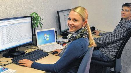 Nachwuchs: Da Suchmaschinen-Spezialisten rar sind, hat eology mit Verena Stöhlein und Stefan Öder ein eigenes Trainee-Programm gestartet. Nachwuchs: Da Suchmaschinen-Spezialisten rar sind, hat eology mit Verena Stöhlein und Stefan Öder ein eigenes Trainee-Programm gestartet.