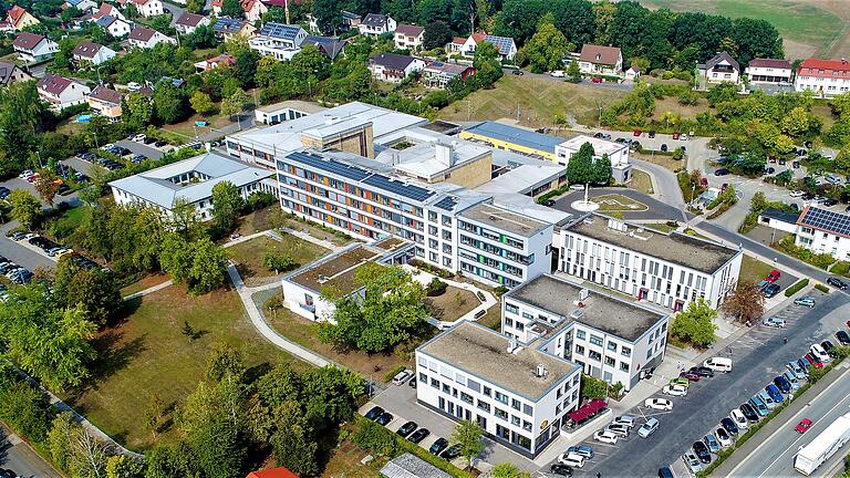 Die Haßberg-Kliniken, Haus Haßfurt, von oben. Die Haßberg-Kliniken, Haus Haßfurt, von oben.