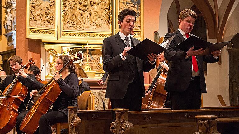 Die beiden männlichen Solisten bei der Aufführung des Oratoriums Paulus von Felix Mendelssohn-Batholdy in der Lohrer Stadtkirche St. Michael: Maximilian Argmann (links) und Johannes Hill.