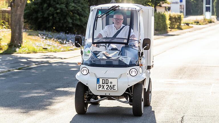 Flott unterwegs war Zustellungs-Mitarbeiter Ralf Göpfert drei Wochen lang mit dem Elektro-Mobil in Bad Neustadt und Herschfeld. Flott unterwegs war Zustellungs-Mitarbeiter Ralf Göpfert drei Wochen lang mit dem Elektro-Mobil in Bad Neustadt und Herschfeld.