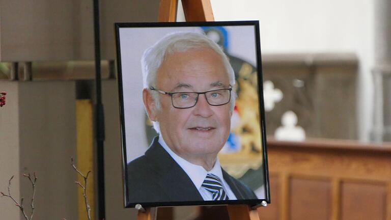 Rudolf Handwerker verstarb nach langer Krankheit im Alter von 80 Jahren. Rudolf Handwerker verstarb nach langer Krankheit im Alter von 80 Jahren.