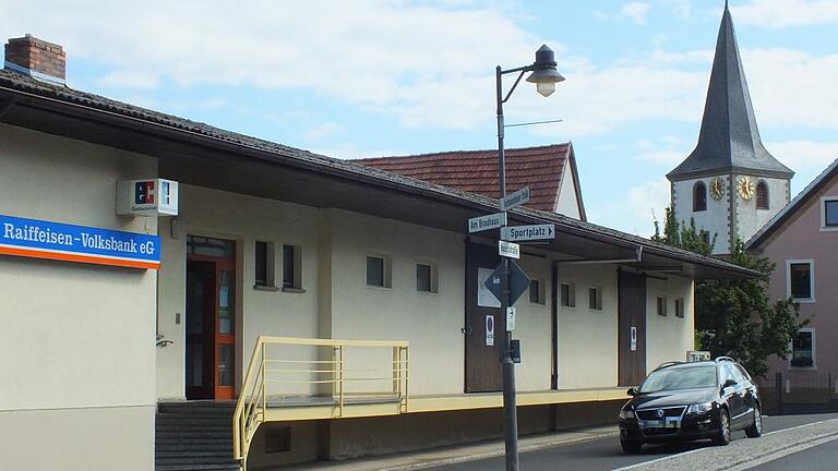 Ende nach fast 115 Jahren: die Filiale in Humprechtshausen. Ende nach fast 115 Jahren: die Filiale in Humprechtshausen.