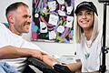 Die Tätowiererin Denise Mittnacht sticht Maximilian Hartmann ein Tattoo, das Leben retten kann.
