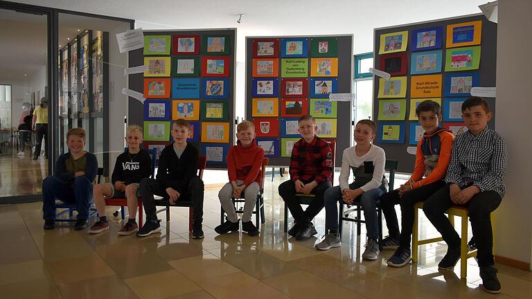 Mit einem Stuhlprojekt beteiligten sich Schüler der 4. Klasse der Grundschule Burglauer an der Fairtrade-Ausstellung im Landratsamt Rhön-Grabfeld. Mit einem Stuhlprojekt beteiligten sich Schüler der 4. Klasse der Grundschule Burglauer an der Fairtrade-Ausstellung im Landratsamt Rhön-Grabfeld.