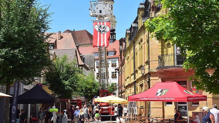 Auch die Feuerwehr war bei 'Sommer in der Stadt' präsent. Auch die Feuerwehr war bei 'Sommer in der Stadt' präsent.