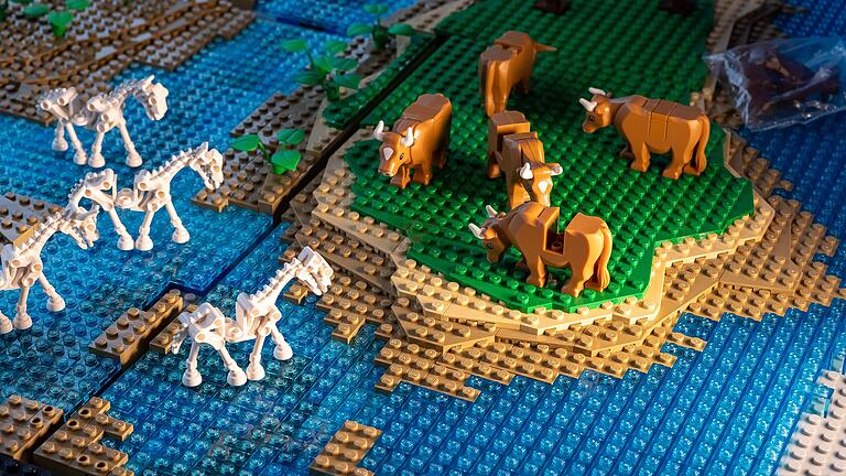 Biblische Geschichten in Lego-Form: Hier träumt der mächtige Pharao von fetten Kühne, die von mageren aufgefressen werden. Biblische Geschichten in Lego-Form: Hier träumt der mächtige Pharao von fetten Kühne, die von mageren aufgefressen werden.