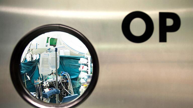 Operationssaal.jpeg       -  Die bayerischen Krankenhäuser warnen vor Insolvenzgefahr.