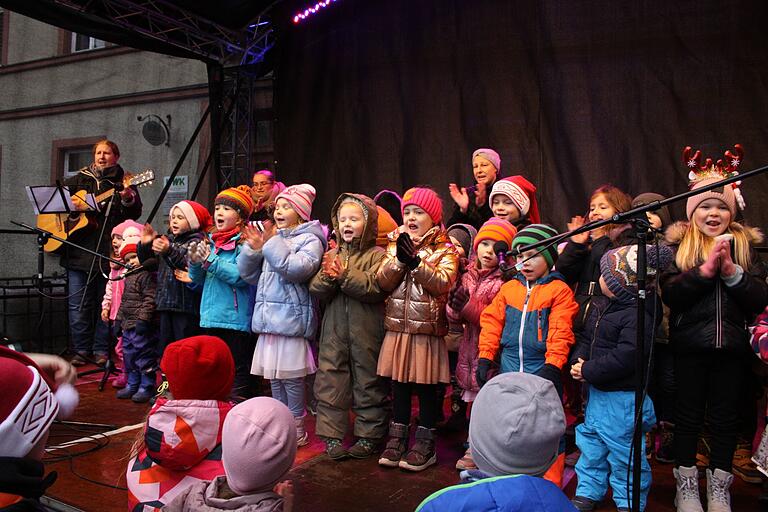 Auftritte von Kindergruppen, hier vom Kinderhaus Heilige Familie, sind bei den Nikolaustagen Tradition. Auftritte von Kindergruppen, hier vom Kinderhaus Heilige Familie, sind bei den Nikolaustagen Tradition.