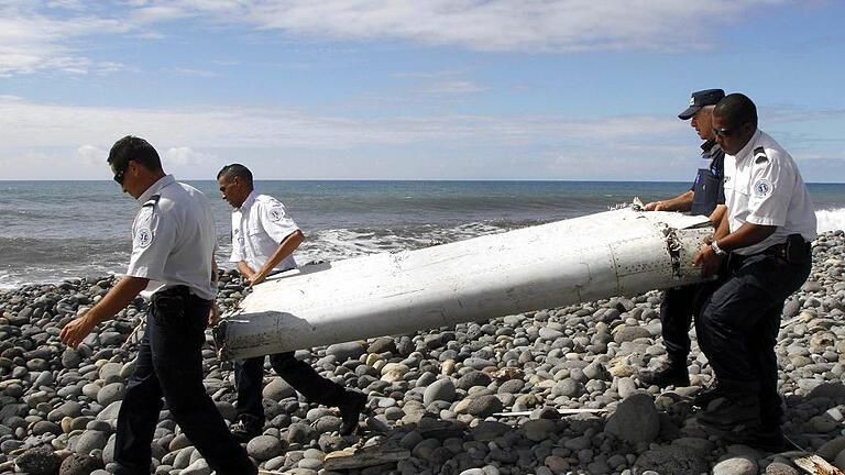 Debris from Reunion Island part of missing MH370, Malaysia says       -  Bergung des Wrackteils