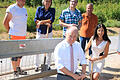 NEVtv-Geschäftsführerin Carmen Becker und Bürgermeister Helmut Blank nahmen den ersten Spatenstich für den Breitbandausbau vor Foto: Heike Beudert       -  NEVtv-Geschäftsführerin Carmen Becker und Bürgermeister Helmut Blank nahmen den ersten Spatenstich für den Breitbandausbau vor Foto: Heike Beudert