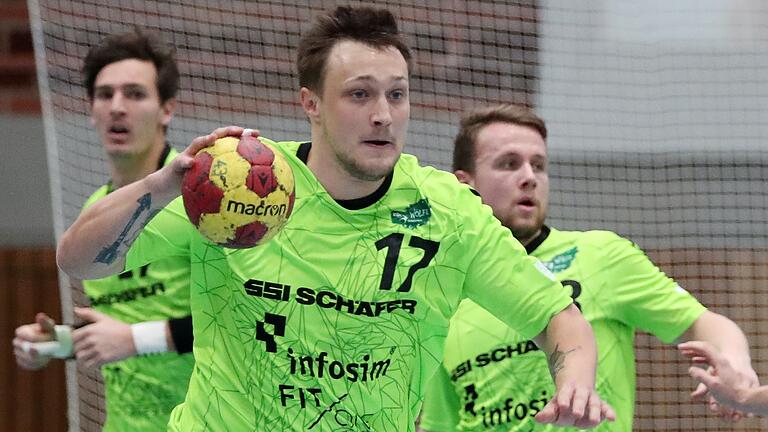 Kapitän Patrick Schmidt (am Ball) vom Handball-Zweitligisten DJK Rimpar Wölfe war im Vorbereitungsspiel bei der SG BB Bietigheim mit sieben Toren erfolgreichster Werfer seines Teams. Kapitän Patrick Schmidt (am Ball) vom Handball-Zweitligisten DJK Rimpar Wölfe war im Vorbereitungsspiel bei der SG BB Bietigheim mit sieben Toren erfolgreichster Werfer seines Teams.