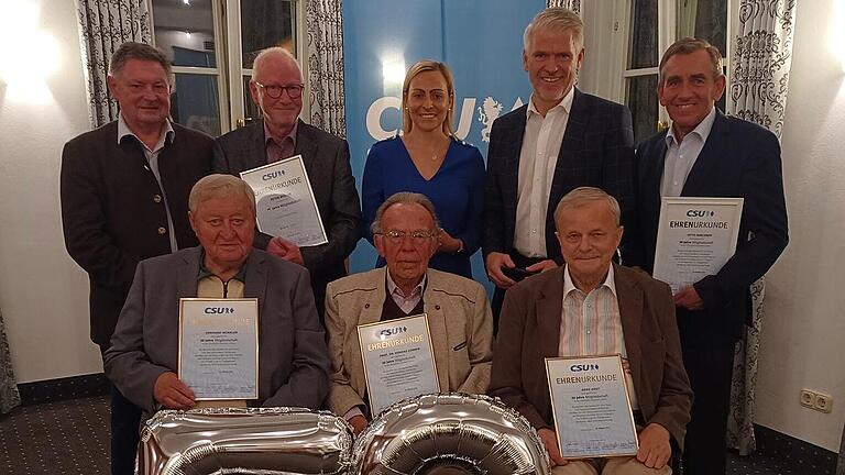 Ehrung langjähriger Mitglieder des CSO-Ortsverbandes Königsberg (hinten von links): Gerhard Eck, Peter Müller, Stefanie Hümpfner, Steffen Vogel und Otto Kirchner sowie (vorne von links) Gerhard Winkler, Konrad Zimmer und Gerd Kost.