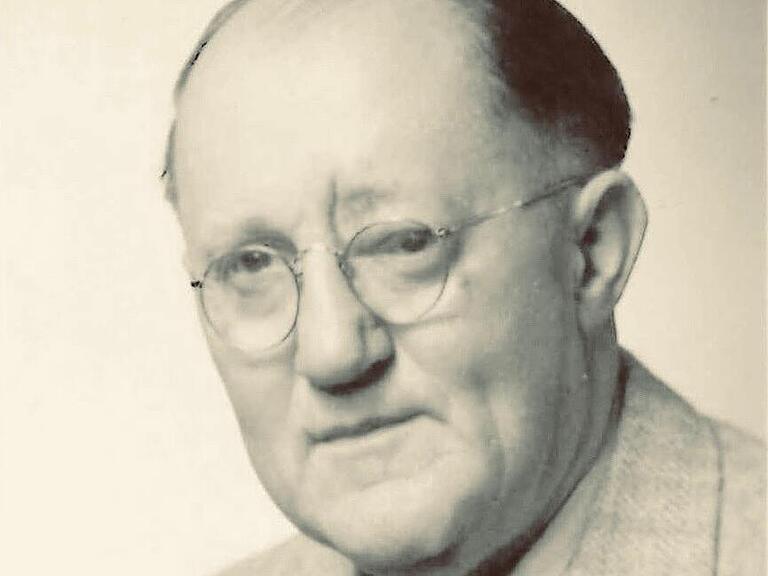 Professor Walter Reichling leitete die Augenklinik von 1951 bis 1964. Er war ein begeisterter Hobbypianist und leitete einen nach ihm benannten Chor.