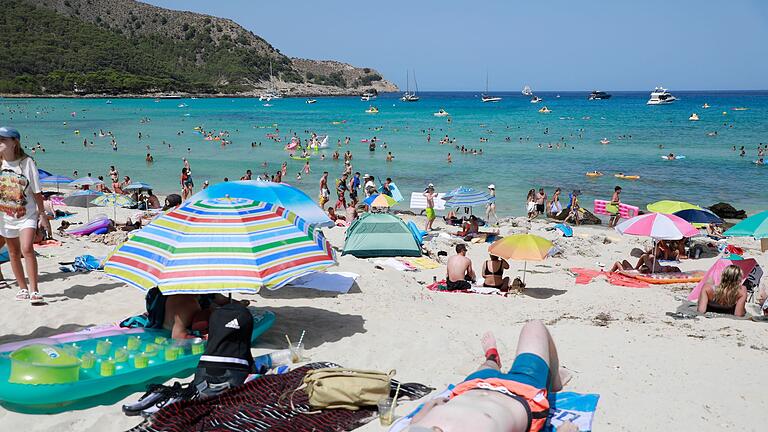 Tourismus auf Mallorca       -  Im Meer vor der Stadt Capdepera im Osten von Mallorca ist ein deutscher Urlauber beim Tauchen tödlich verunglückt. (Symbolbild)