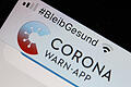 Corona-Warn-App       -  Die offizielle Corona-Warn-App ist auf einem Smartphone zu sehen, darüber steht der Hashtag «#BleibGesund». Foto: Oliver Berg/dpa +++ dpa-Bildfunk +++