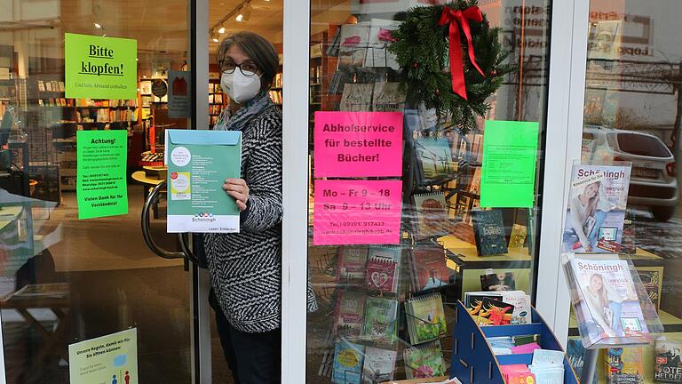 In der Buchhandlung Schöningh in Marktheidenfeld können bestellte Artikel nun offiziell abgeholt werden.