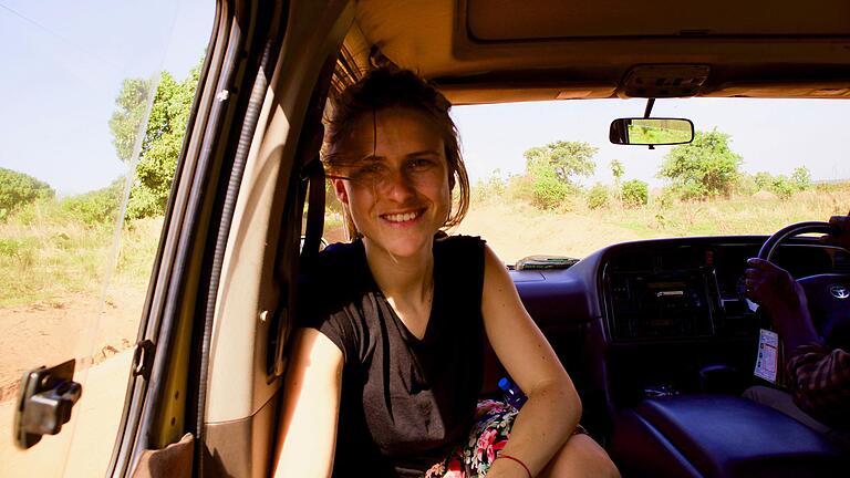 Knapp einen Monat war Laura Lewandowski mit der DAHW als Reporterin in Äthiopien und Uganda unterwegs, um herauszufinden, wohin die Spenden gehen, die sie beim Live-Act-Festival gesammelt hat. Foto: Christine Straub Knapp einen Monat war Laura Lewandowski mit der DAHW als Reporterin in Äthiopien und Uganda unterwegs, um herauszufinden, wohin die Spenden gehen, die sie beim Live-Act-Festival gesammelt hat. Foto: Christine Straub